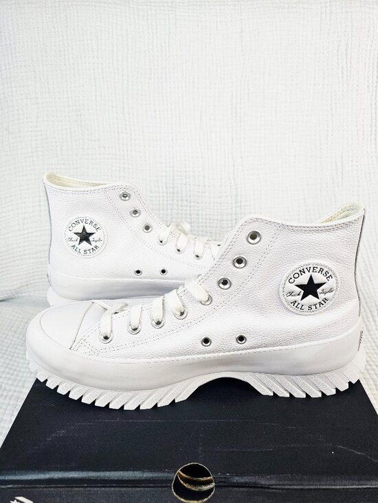 Converse Shoes - 😍NWT😍 Converse Chuck Taylor All Star Lugged 2.0 Leather High Top Size 10.5